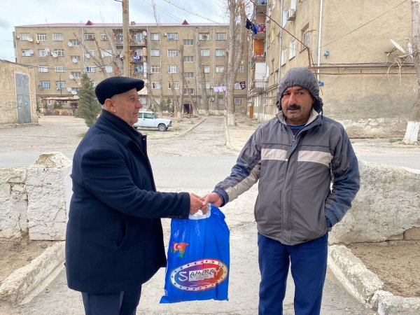 Hacı Zeynalabdin bələdiyyəsindən xeyirxah addım: aztəminatlı ailələrə bayram sovqatı paylanıldı - FOTOLAR