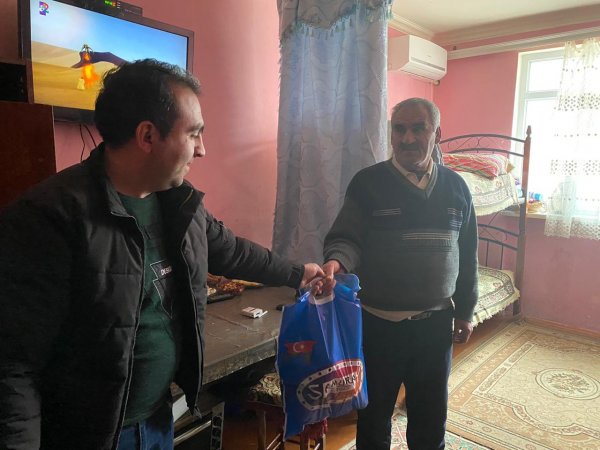 Hacı Zeynalabdin bələdiyyəsindən xeyirxah addım: aztəminatlı ailələrə bayram sovqatı paylanıldı - FOTOLAR