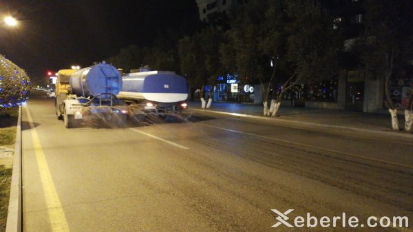 Sumqayıtda küçələrin yuyulmasına başlanılıdı - VİDEO (FOTO) Sumqayıtda küçələrin yuyulmasına başlanılıdı - VİDEO (FOTO)