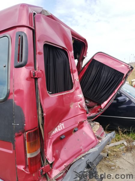 Sumqayıtda ağır qəza: mikroavtobus yük maşını ilə toqquşdu - FOTOLAR