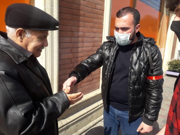 Sumqayıtda könüllü qruplar koronavirusla bağlı hərəkətə keçdi -FOTOLAR