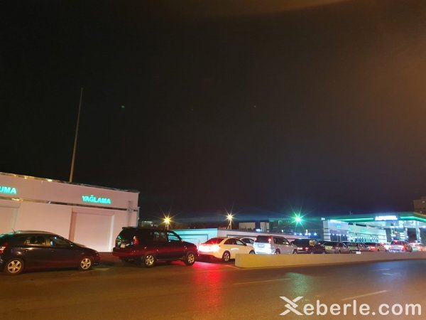 Sumqayıtda yanacaqdoldurma məntəqələrində uzun növbələr yarandı - FOTO
