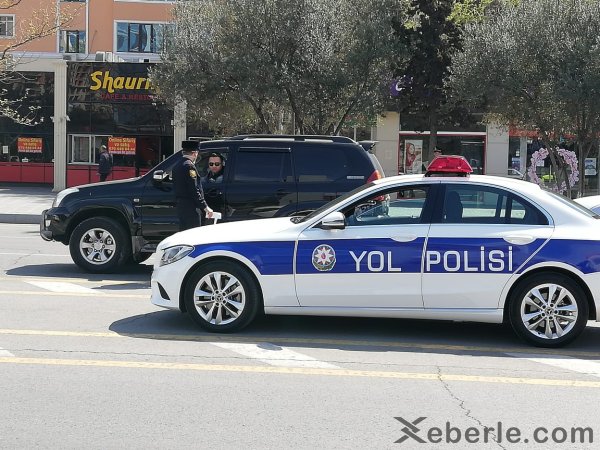 Sumqayıt polisi yolları avtomobillərdən belə təmizləyir - VİDEO (FOTOLAR) Sumqayıt polisi yolları avtomobillərdən belə təmizləyir - VİDEO (FOTOLAR)