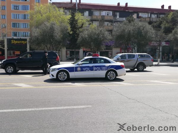 Sumqayıt polisi yolları avtomobillərdən belə təmizləyir - VİDEO (FOTOLAR) Sumqayıt polisi yolları avtomobillərdən belə təmizləyir - VİDEO (FOTOLAR)