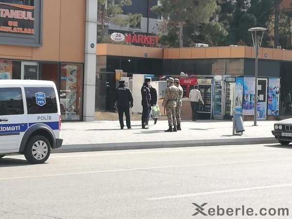 Sumqayıtda Daxili Qoşunların əsgərləri  polislə birgə insanları evdə qalmağa çağırır - VİDEO (FOTO)