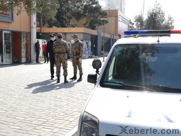 Sumqayıtda Daxili Qoşunların əsgərləri  polislə birgə insanları evdə qalmağa çağırır - VİDEO (FOTO)