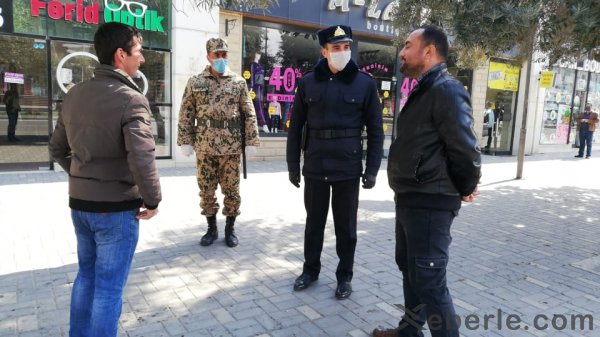 Sumqayıtda Daxili Qoşunların əsgərləri  polislə birgə insanları evdə qalmağa çağırır - VİDEO (FOTO)