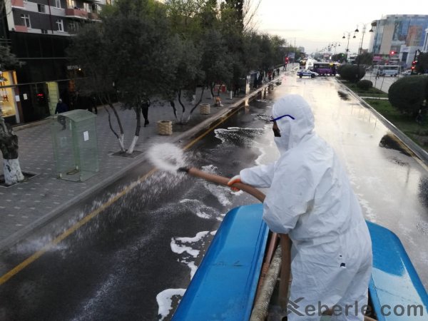 Sumqayıtda yollar yuyucu məhlullarla yuyulur - VİDEO (FOTO)