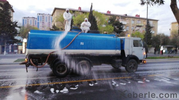 Sumqayıtda yollar yuyucu məhlullarla yuyulur - VİDEO (FOTO)