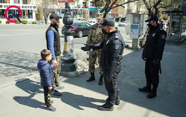 Küçəyə səbəbsiz çıxanlar 100 manat cərimə edildi – Fotolar