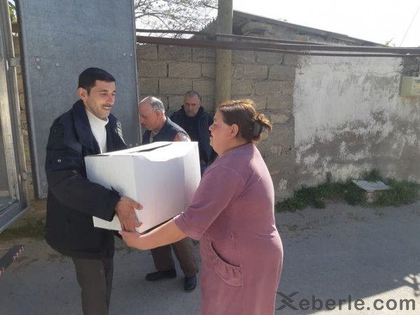 Sumqayıtın keçmiş deputatı 450 ailəyə ərzaq yardımı etdi - FOTOLAR Sumqayıtın keçmiş deputatı 450 ailəyə ərzaq yardımı etdi - FOTOLAR