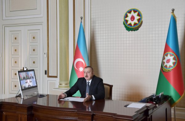 Prezident iki nazirlə videobağlantı formatında iclas keçirdi - FOTOLAR