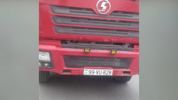 Yük avtomobilində qohumunu gizlədən sürücü saxlanılıb – FOTO