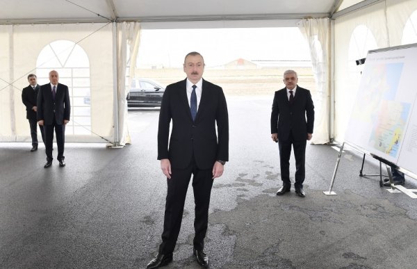 İlham Əliyev Sumqayıta çəkilən magistral qaz kəmərinin açılışında - FOTOLAR İlham Əliyev Sumqayıta çəkilən magistral qaz kəmərinin açılışında - FOTOLAR