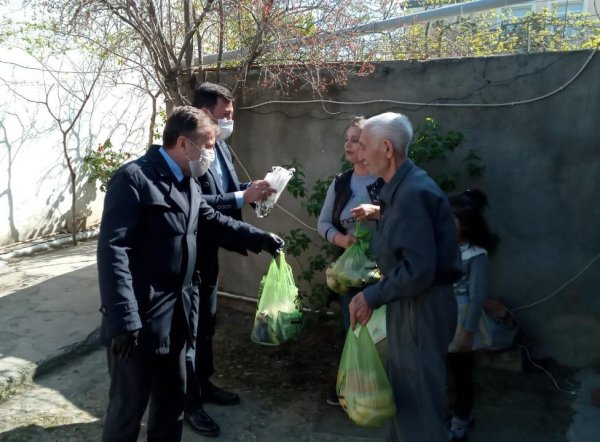 Sumqayıt Regional Mədəniyyət İdarəsi tibbi maska paylayır - FOTOLAR Sumqayıt Regional Mədəniyyət İdarəsi tibbi maska paylayır - FOTOLAR