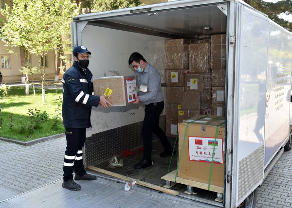 Çinin daha bir şəhəri Sumqayıta tibbi yardım göndərdi - FOTOLAR