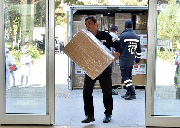Çinin daha bir şəhəri Sumqayıta tibbi yardım göndərdi - FOTOLAR