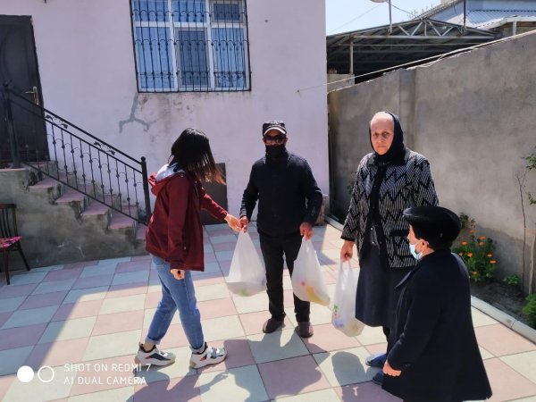 Sumqayıt Regional Mədəniyyət İdarəsi aztəminatlı ailələrə yardıma davam edir - FOTOLAR