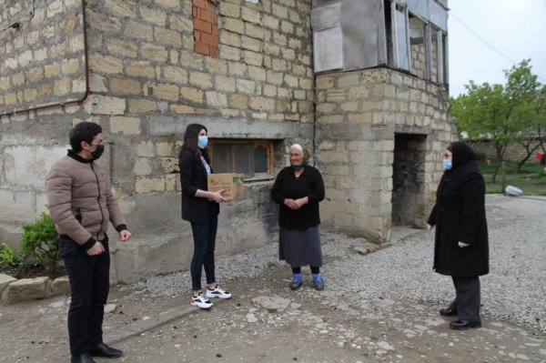 Sumqayıt Regional Mədəniyyət İdarəsi aztəminatlı ailələrə yardıma davam edir - FOTOLAR