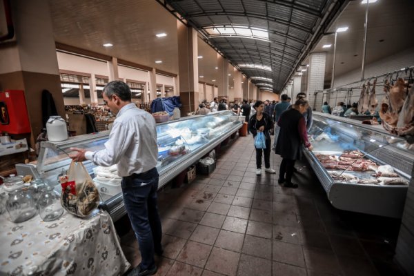 Maska və əlcək taxmayan satıcılar, müştərilər... - Sumqayıt bazarından FOTOREPORTAJ