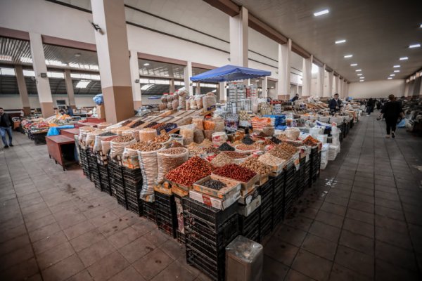 Maska və əlcək taxmayan satıcılar, müştərilər... - Sumqayıt bazarından FOTOREPORTAJ