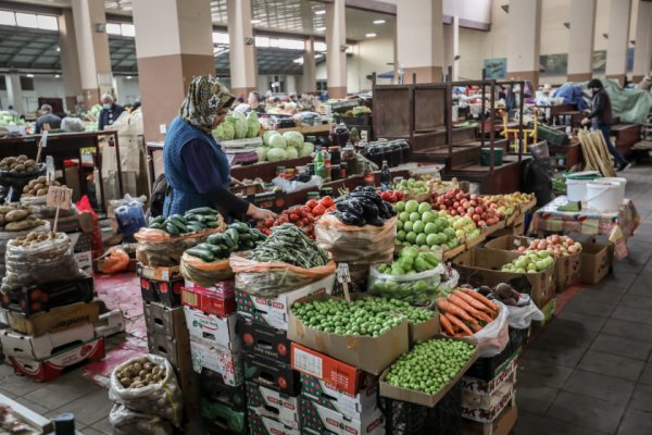 Maska və əlcək taxmayan satıcılar, müştərilər... - Sumqayıt bazarından FOTOREPORTAJ
