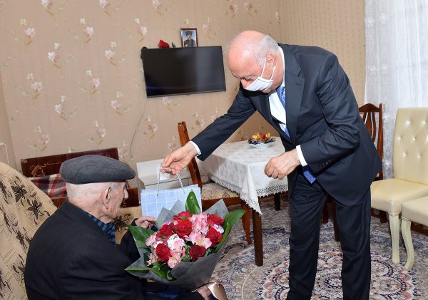 Sumqayıtda Böyük Vətən müharibəsi veteranları ziyarət olunub - FOTO