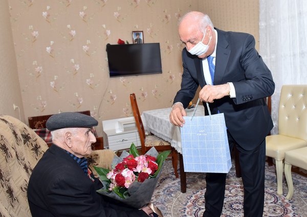 Sumqayıtda Böyük Vətən müharibəsi veteranları ziyarət olunub - FOTO