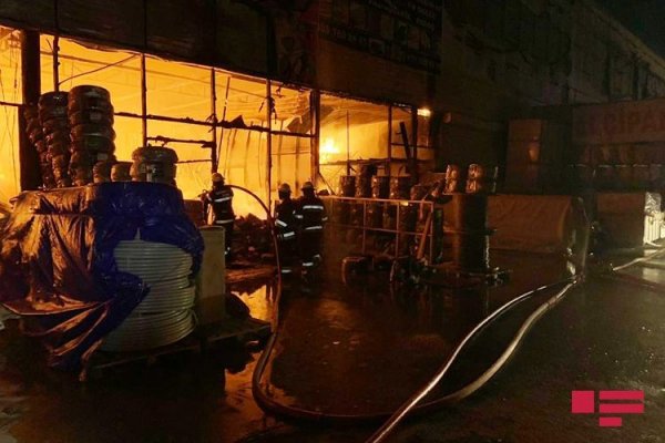 “EuroHome” bazarındakı yanğın söndürüldü - YENİLƏNİB