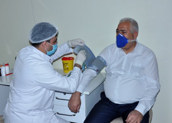 Sumqayıt icra hakimiyyətinin əməkdaşları qan verdilər - FOTOLAR