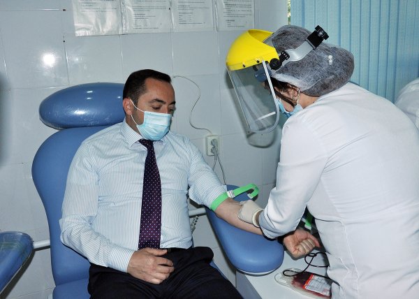 Sumqayıt icra hakimiyyətinin əməkdaşları qan verdilər - FOTOLAR