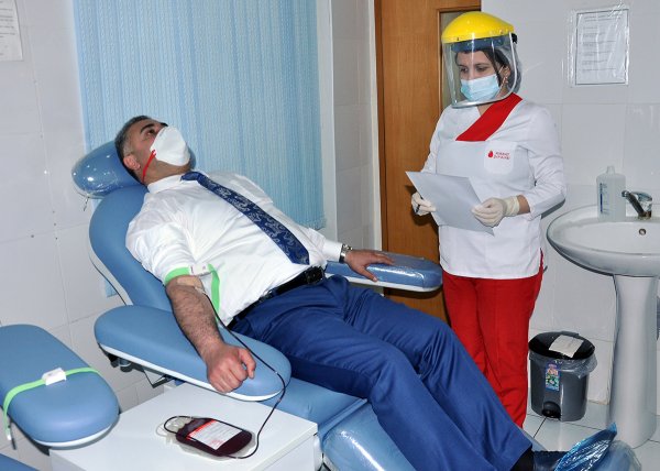 Sumqayıt icra hakimiyyətinin əməkdaşları qan verdilər - FOTOLAR