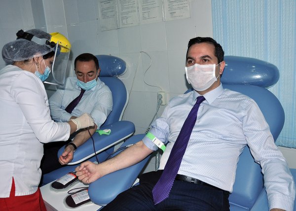 Sumqayıt icra hakimiyyətinin əməkdaşları qan verdilər - FOTOLAR