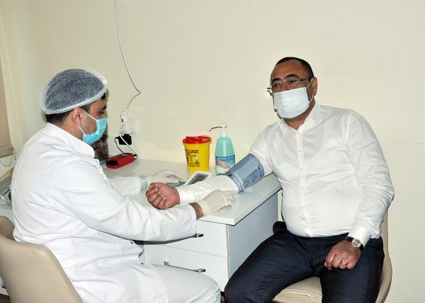 Sumqayıt icra hakimiyyətinin əməkdaşları qan verdilər - FOTOLAR
