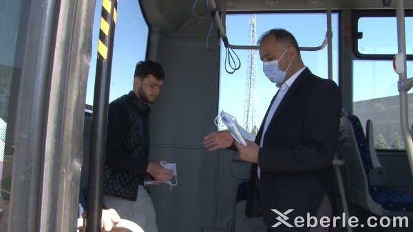 Sumqayıtda sərnişinlərə 2000-dən çox tibbi maska  paylanıldı - FOTO