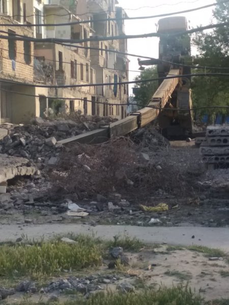 Sumqayıtda qaldırıcı kran aşdı - FOTO
