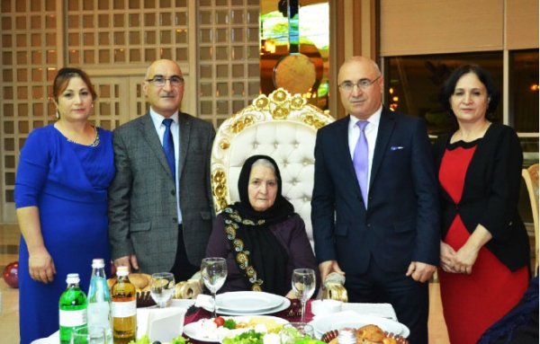Qarabağ dərdini gizlincə qəlbində gəzdirən, gənc mütəxəssislər yetişdirən sumqayıtlı professor - FOTOLAR Qarabağ dərdini gizlincə qəlbində gəzdirən, gənc mütəxəssislər yetişdirən sumqayıtlı professor - FOTOLAR