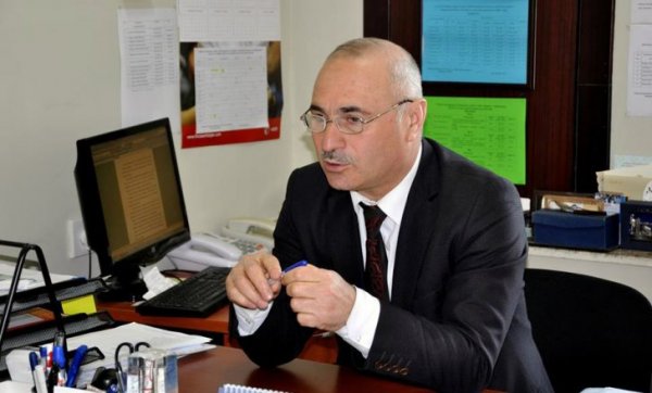 Qarabağ dərdini gizlincə qəlbində gəzdirən, gənc mütəxəssislər yetişdirən sumqayıtlı professor - FOTOLAR Qarabağ dərdini gizlincə qəlbində gəzdirən, gənc mütəxəssislər yetişdirən sumqayıtlı professor - FOTOLAR