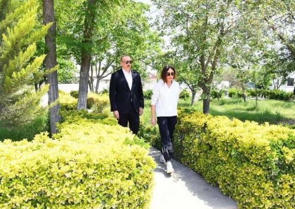 İlham Əliyev və Mehriban Əliyeva Pirsaat Baba ziyarətgahında – FOTO İlham Əliyev və Mehriban Əliyeva Pirsaat Baba ziyarətgahında – FOTO