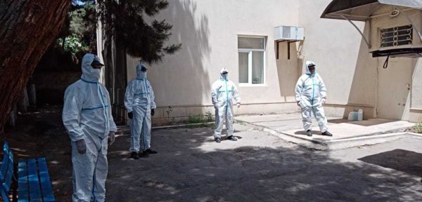 Azərbaycanda polis koronavirusdan ölən şəxsi dəfn etdi – FOTO Azərbaycanda polis koronavirusdan ölən şəxsi dəfn etdi – FOTO