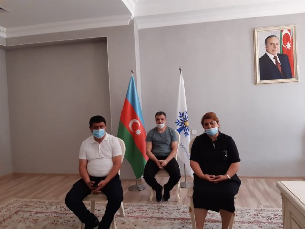 Hicran Hüseynova seçicilərin problemlərini dinləyib -FOTO