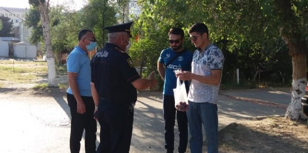 Sumqayıtda mobil qruplar küçələrdə sakinlərin hərarətini yoxlayırlar - FOTOLAR