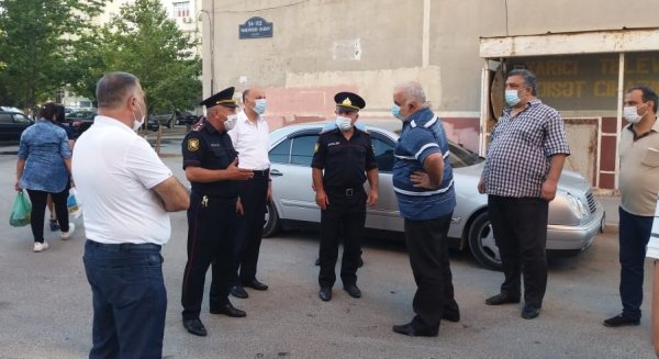 Sumqayıtda mobil qruplar küçələrdə sakinlərin hərarətini yoxlayırlar - FOTOLAR