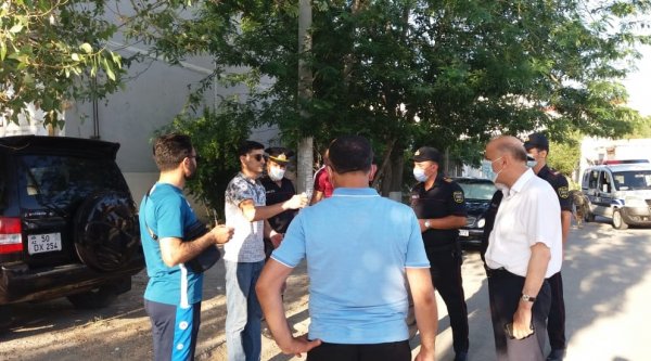 Sumqayıtda mobil qruplar küçələrdə sakinlərin hərarətini yoxlayırlar - FOTOLAR