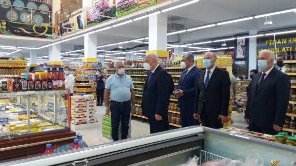 Zakir Fərəcov marketlərdə monitorinq apardı, cavabdeh şəxslərə xəbərdarlıq edildi -FOTOLAR