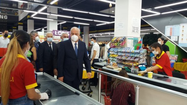 Zakir Fərəcov marketlərdə monitorinq apardı, cavabdeh şəxslərə xəbərdarlıq edildi -FOTOLAR