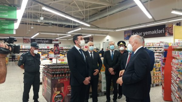 Zakir Fərəcov marketlərdə monitorinq apardı, cavabdeh şəxslərə xəbərdarlıq edildi -FOTOLAR