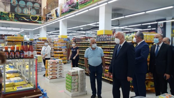 Zakir Fərəcov marketlərdə monitorinq apardı, cavabdeh şəxslərə xəbərdarlıq edildi -FOTOLAR
