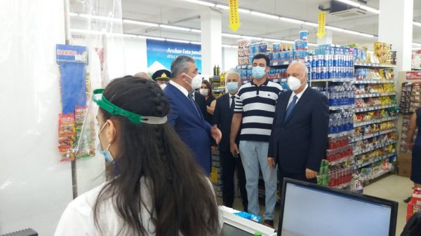 Zakir Fərəcov marketlərdə monitorinq apardı, cavabdeh şəxslərə xəbərdarlıq edildi -FOTOLAR
