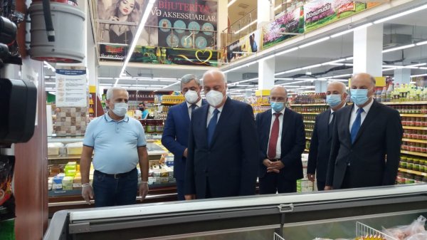 Zakir Fərəcov marketlərdə monitorinq apardı, cavabdeh şəxslərə xəbərdarlıq edildi -FOTOLAR